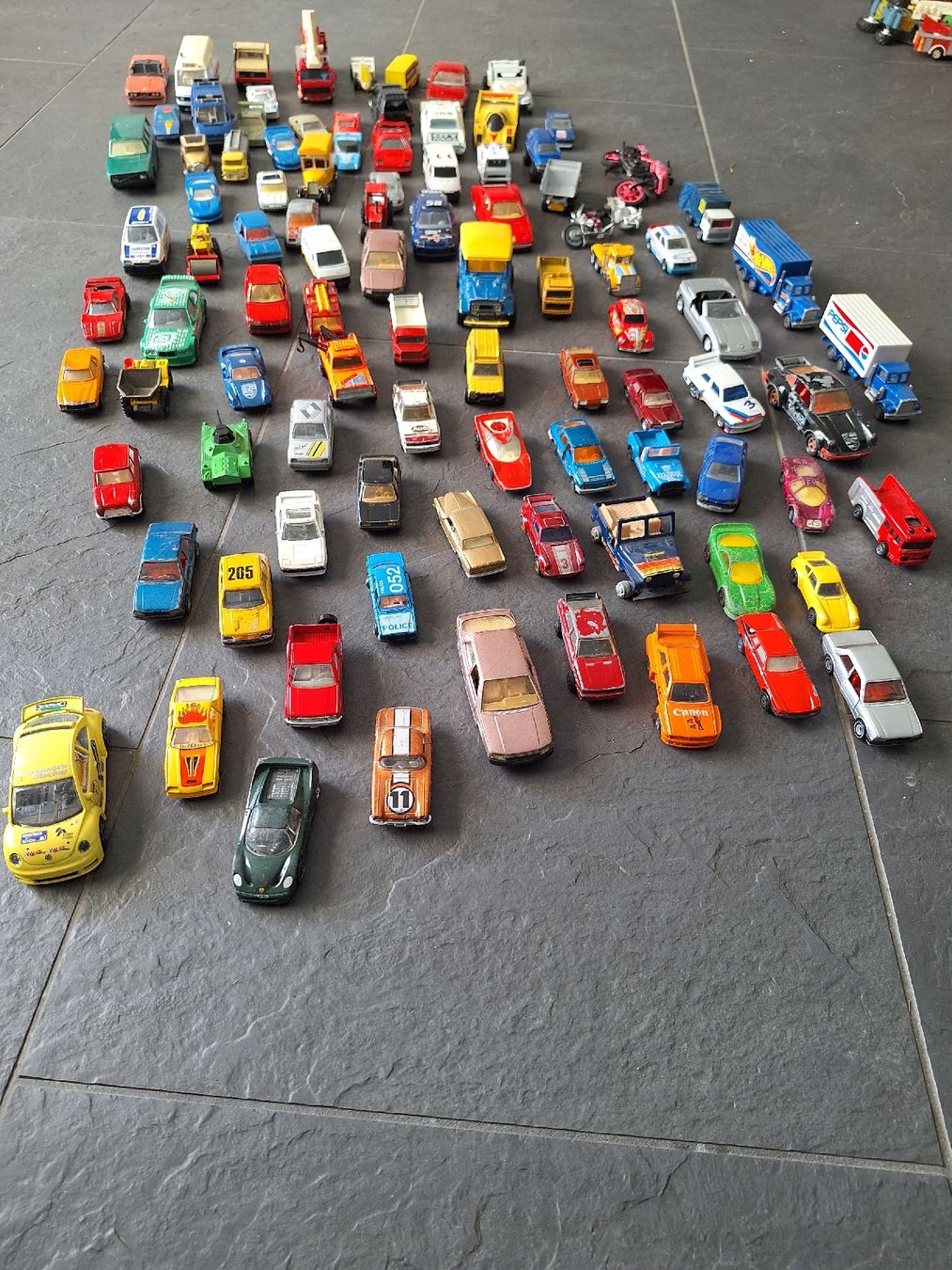 Giocattoli: Spielzeugautos verschiedene Modelle – Usato da Neftenbach venduto da robe11