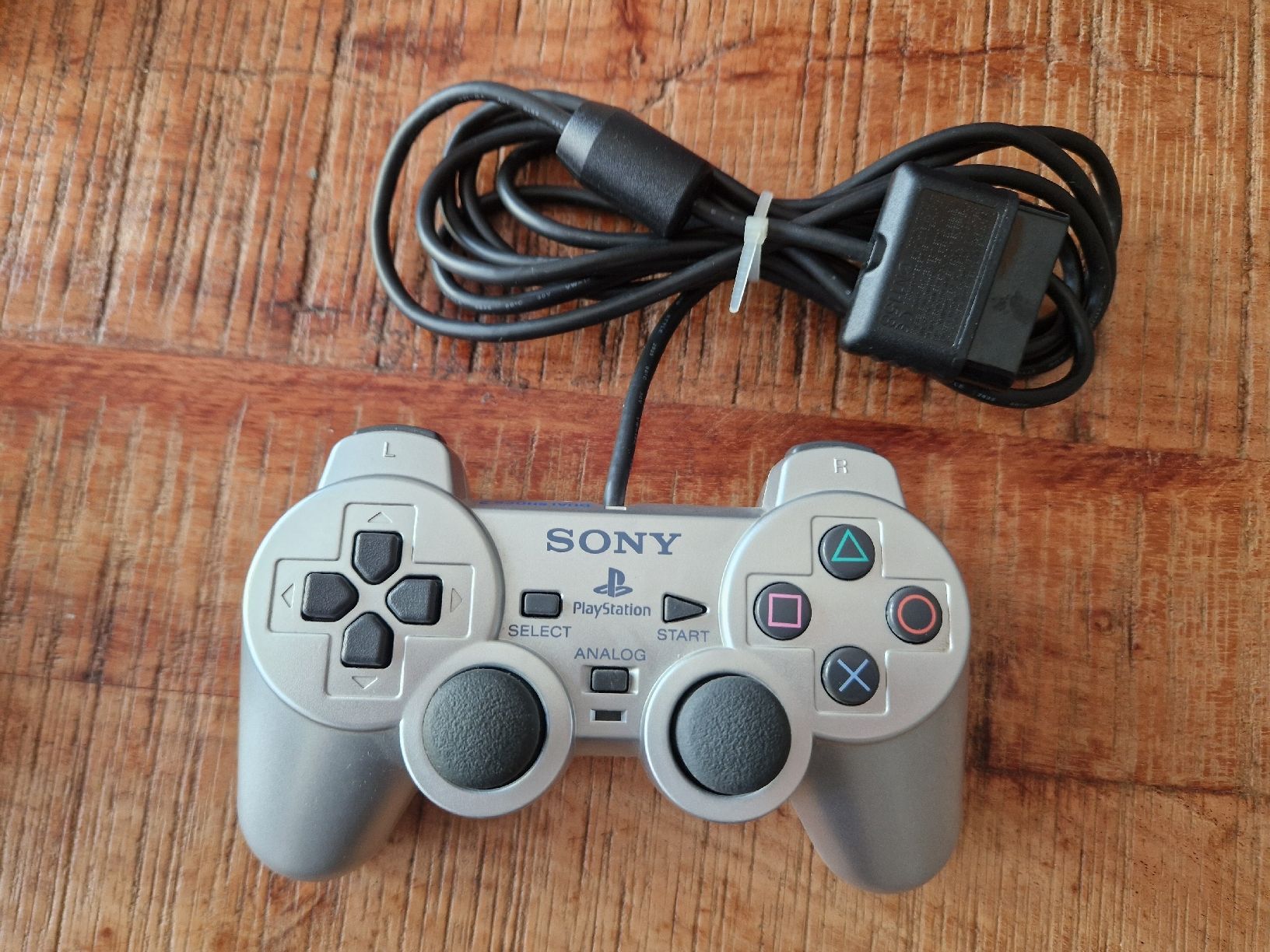 Sony Console: PlayStation 2 Slim Silber Komplettset – Usato da Horw venduto da mas_7sh8 8