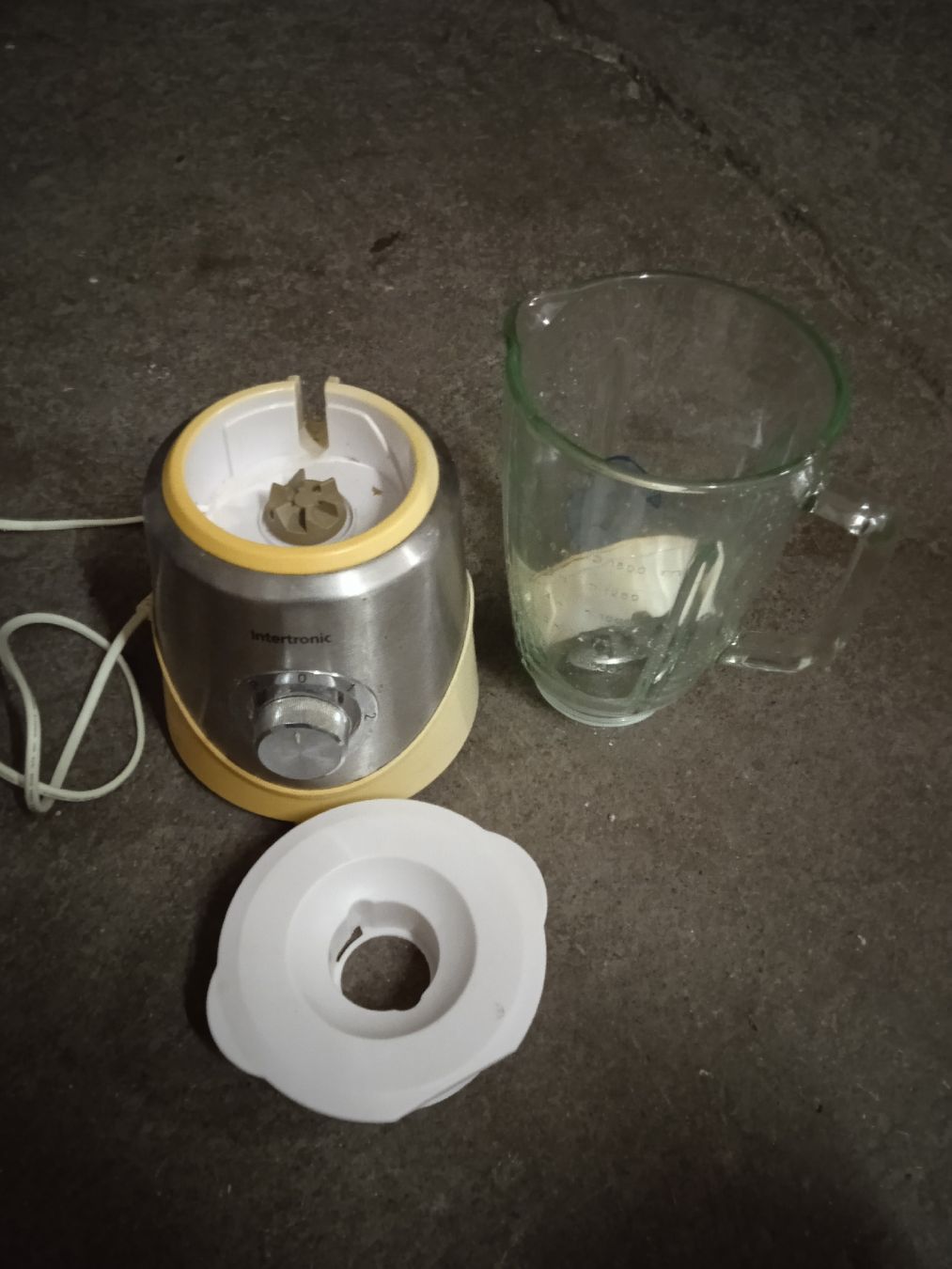 Küchengeräte: Standmixer Intertronic mit Glasbehälter gebraucht – Gebraucht aus St.Gallen von rslalfs