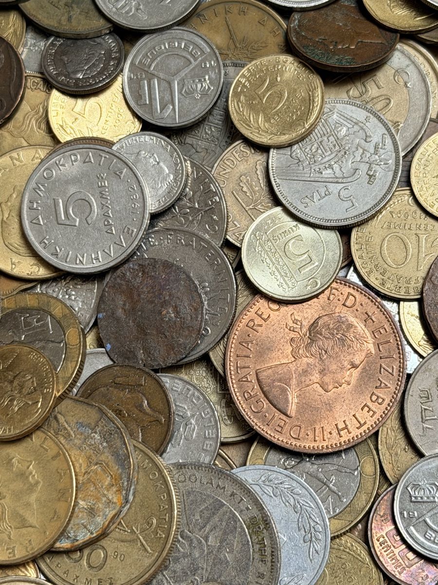 Tutti le monete: Monnaie du monde divers 3kg  – Usato da La Tour-de-Trème venduto da Ahamaya 2
