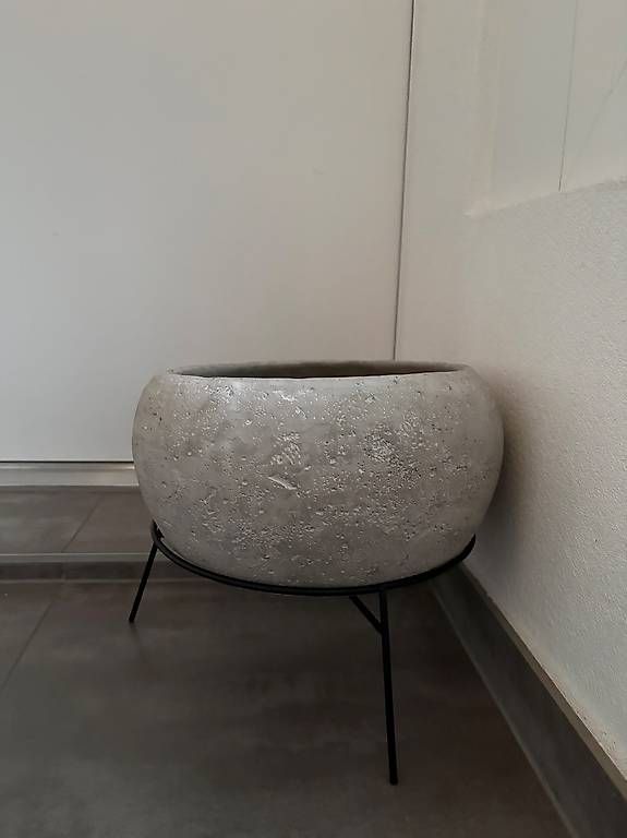 Blumentöpfe: Cache-pot ciment – Gebraucht aus Conthey von carina___ 2