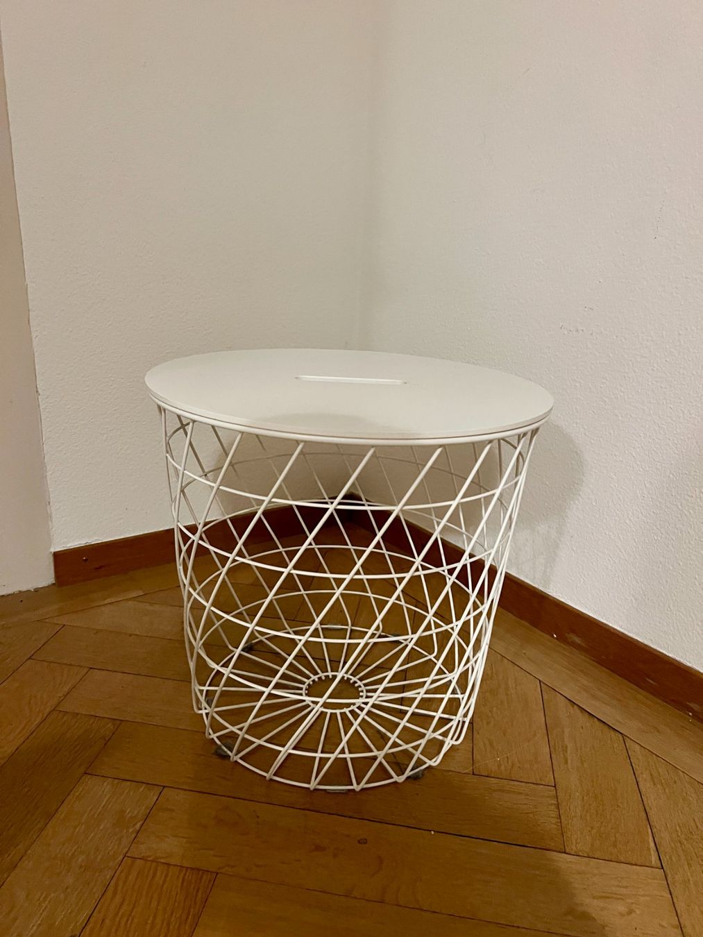 Comodini: Side table – Nuovo (secondo la descrizione) da Zürich venduto da ama_nfb8