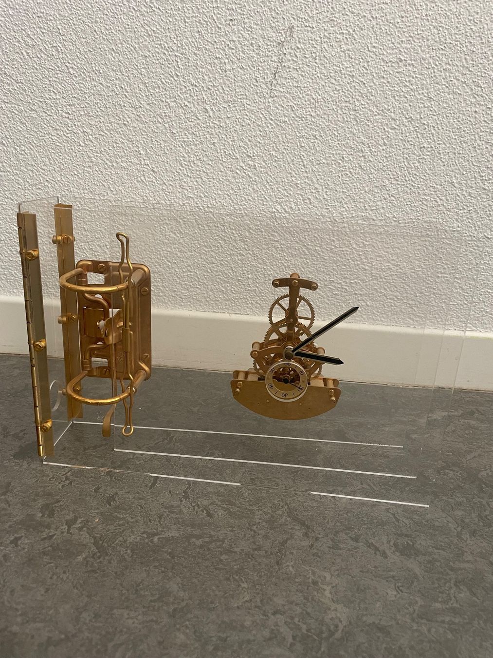 Montres: Goldfarbene Clock Engine Uhr - Made in Holland – D'occasion à Gümligen par Brocki-Reimal-Stift