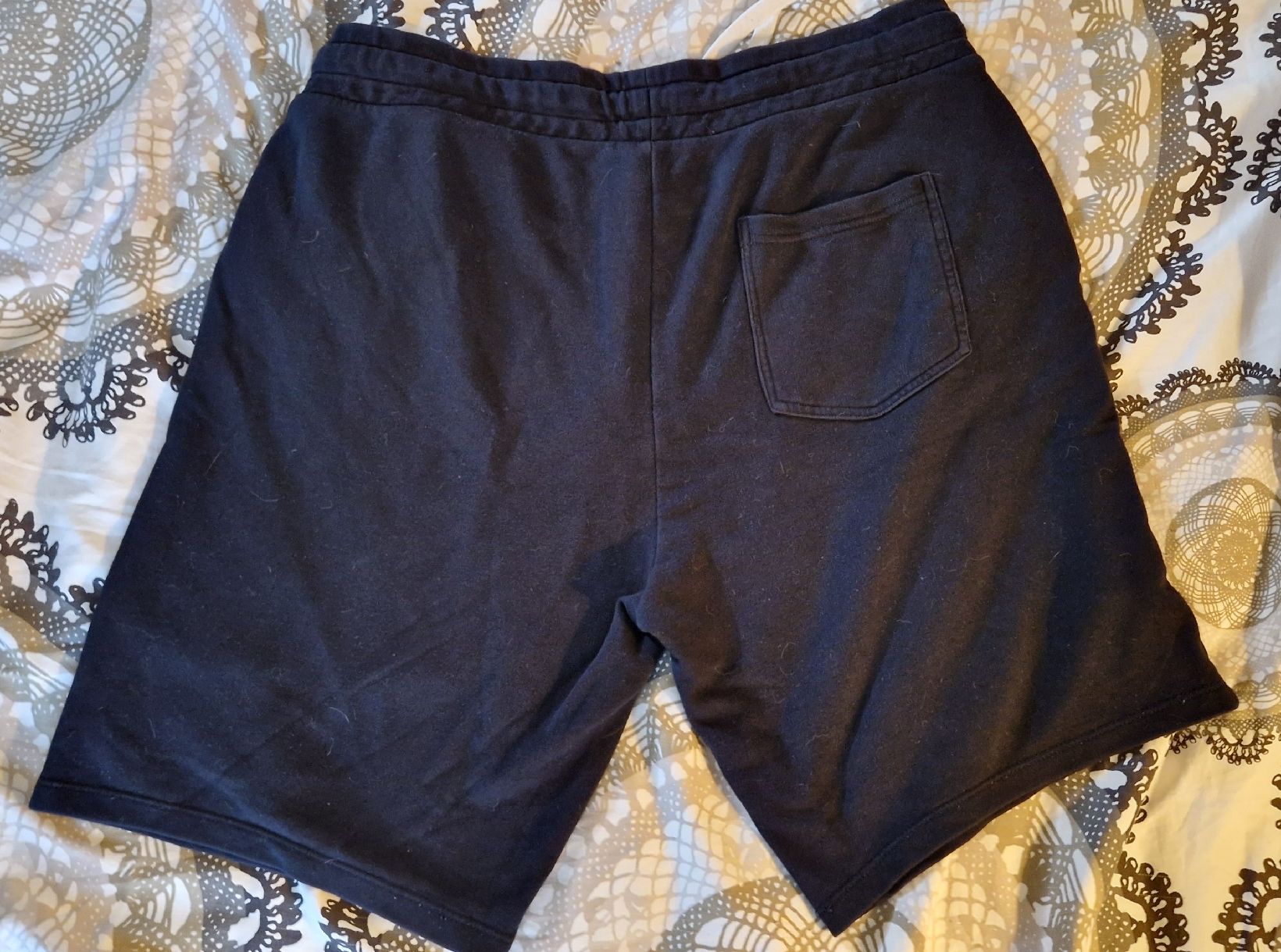 C&A Pantalons: Schwarze Sweat-Shorts – D'occasion à Oberengstringen par Asteroid56 2