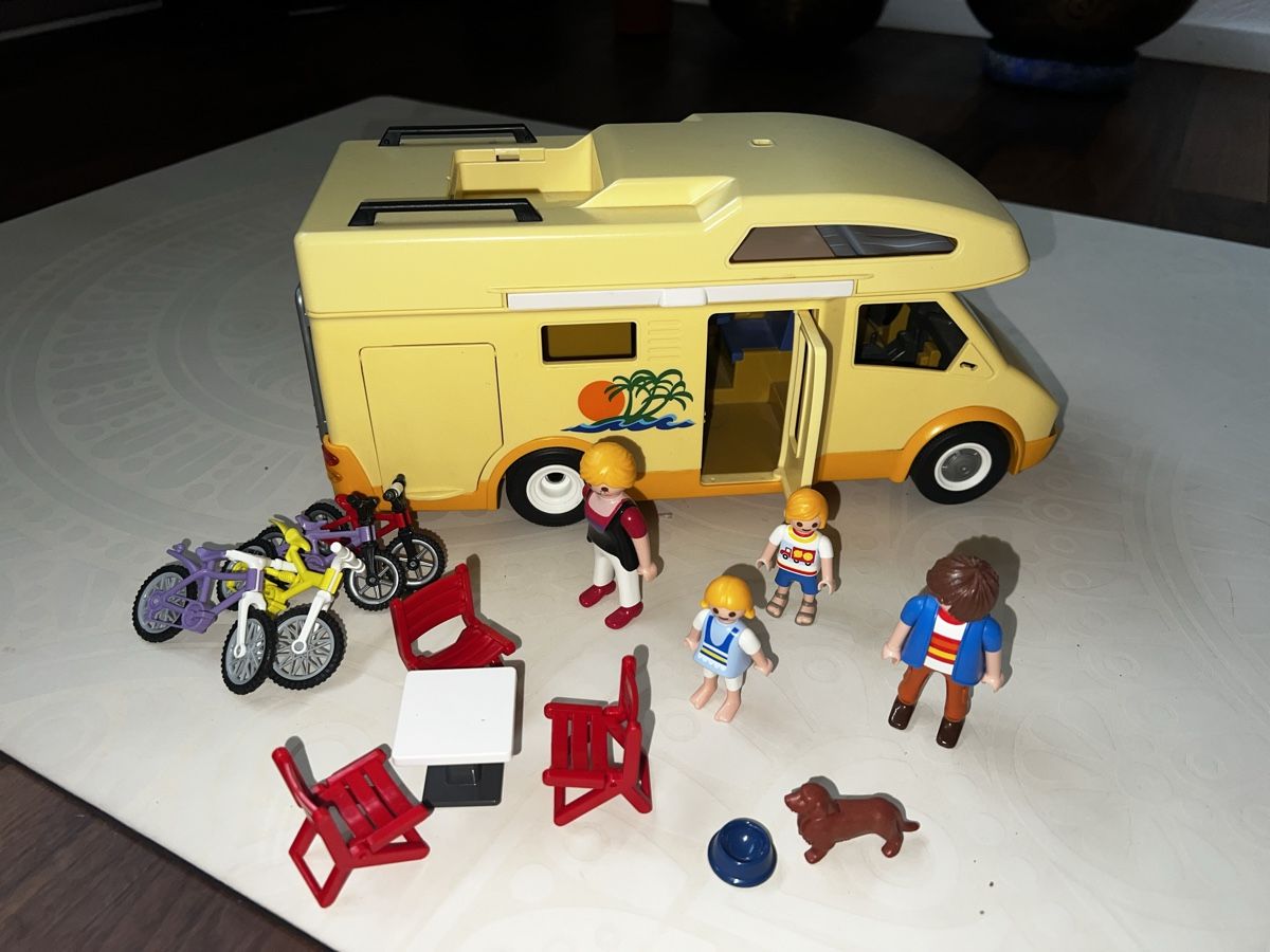 Playmobil Spielzeuge: Playmobil Camper mit Zubehör – Gebraucht aus Gutenswil von  2