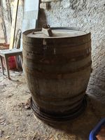 Holzfass mit Deckel