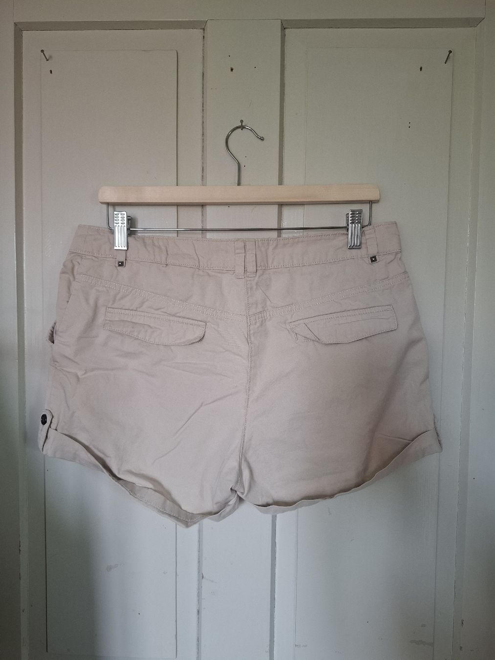 Pantaloni: Beige Shorts, H&M, 40 – Usato da Winterthur venduto da bohne3000 1