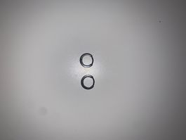 Boucle d’oreille en titane noir