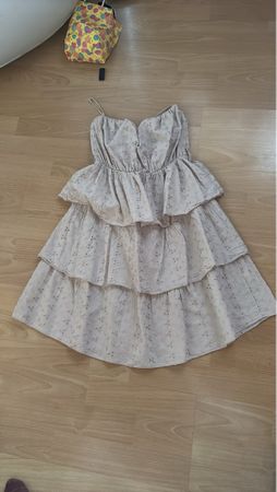 Robe d'été à volants beige taille M 