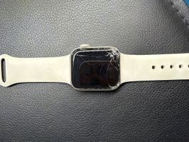 Apple Watch SE 40mm Aluminium mit Garantie- defektes Glas