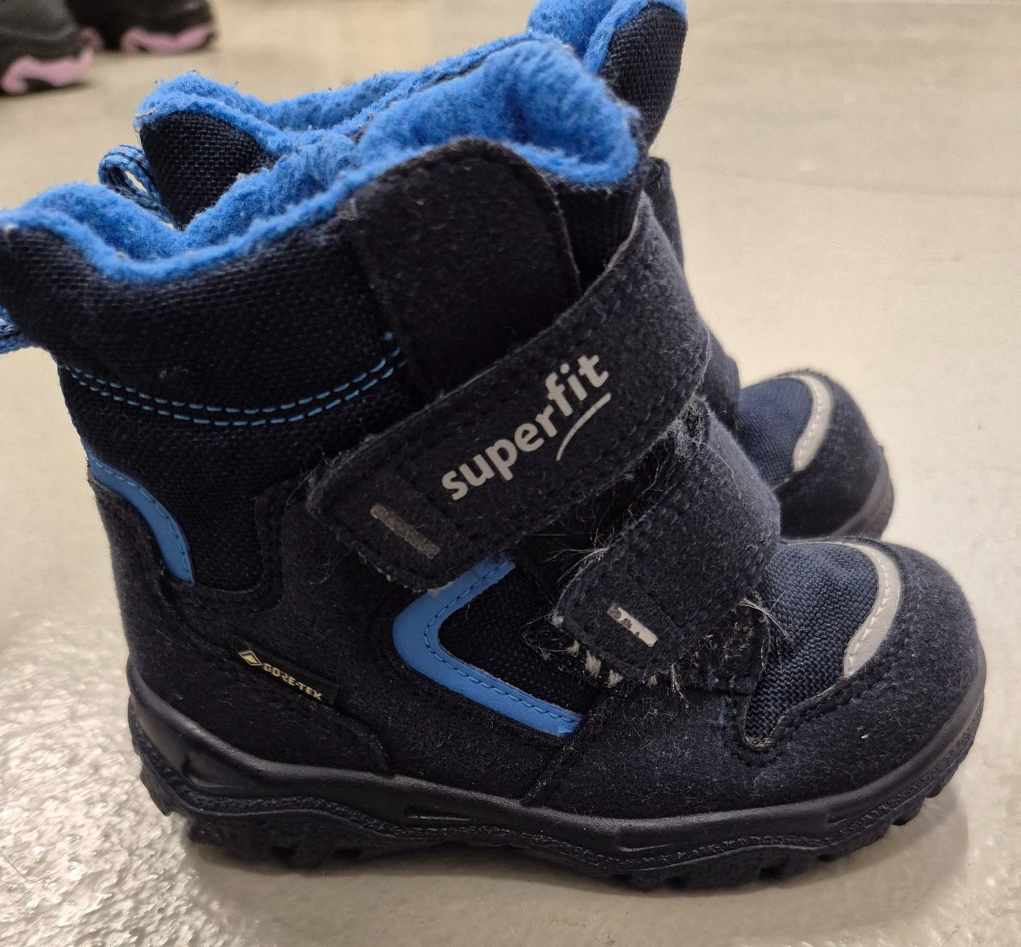 Superfit Chaussures garçon: Superfit Winterschuhe Gr. 22 Top Zustand – D'occasion à Wallisellen par T8304T