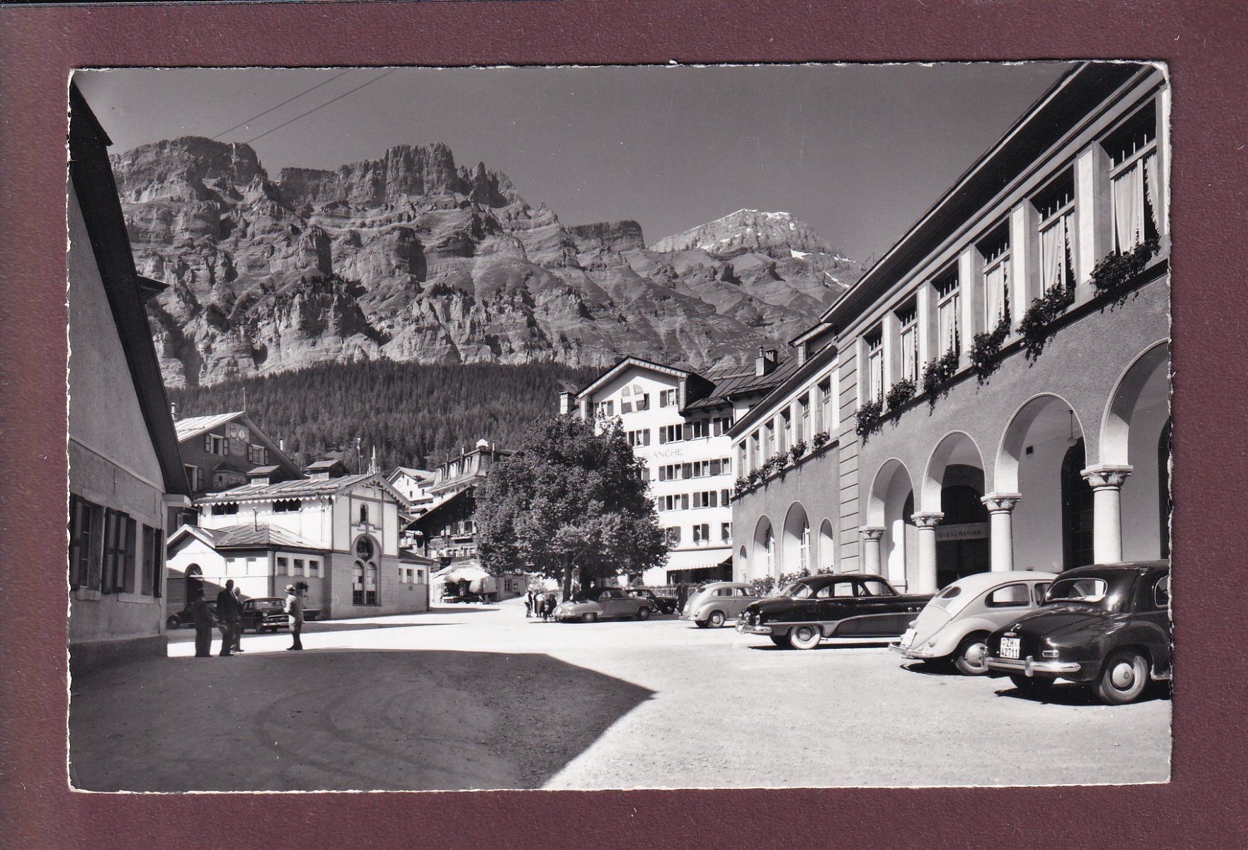 Ansichtskarten: LEUKERBAD - Dorfplatz - Auto – Gebraucht aus Pully von nicecards