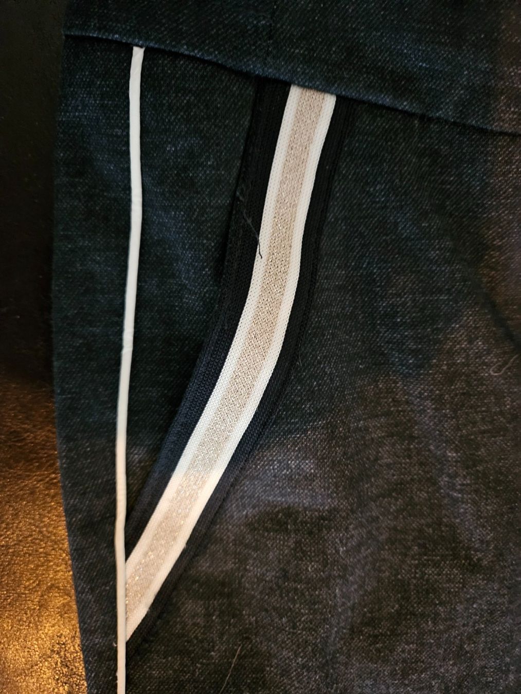 Comma Pantalons: Moderne Hose von comma, – Neuf (Voir description) à Sennhof (Winterthur) par HG2019 2