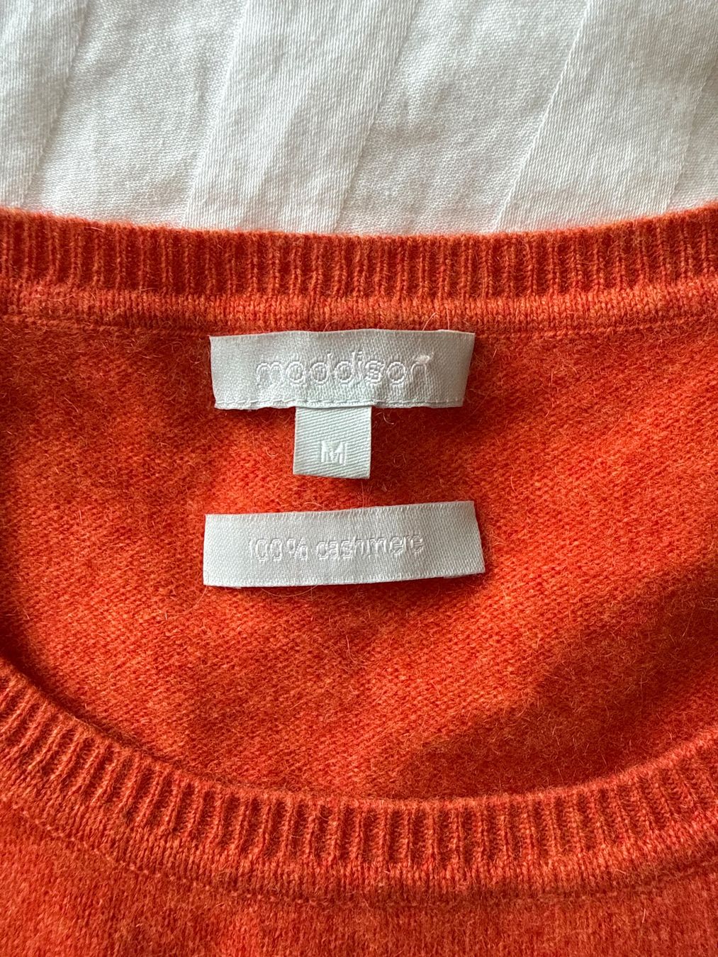 Top: Pull cachemire orange taille M état neuf – Usato da Payerne venduto da kni_w6xk 2