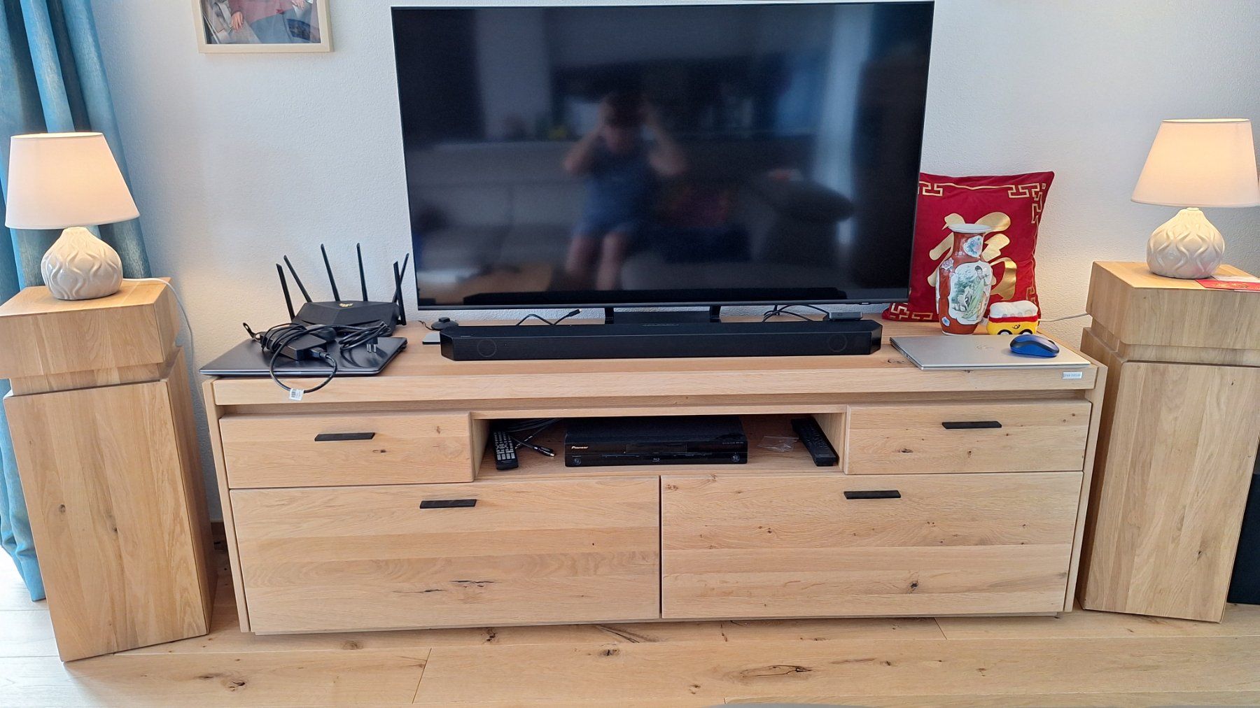 Mobili TV: TV-Möbel Lowboard Wildwuchs-Kerneiche Eiche 192 cm – Usato da Cazis venduto da RolfEggi 1