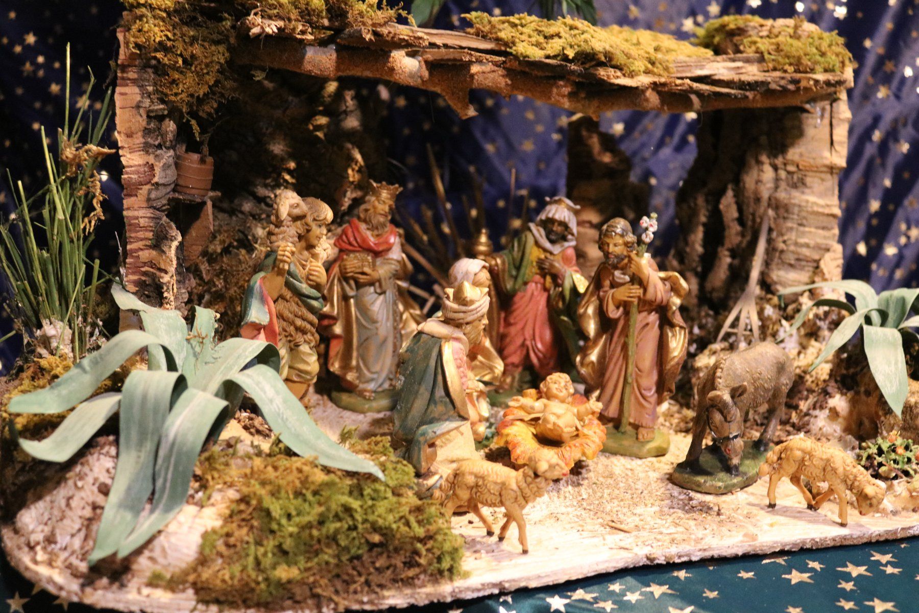 Alle Dekorationen: Weihnachtskrippe mit Figuren – Neu (gemäss Beschreibung) aus Birr von Werner7761 2