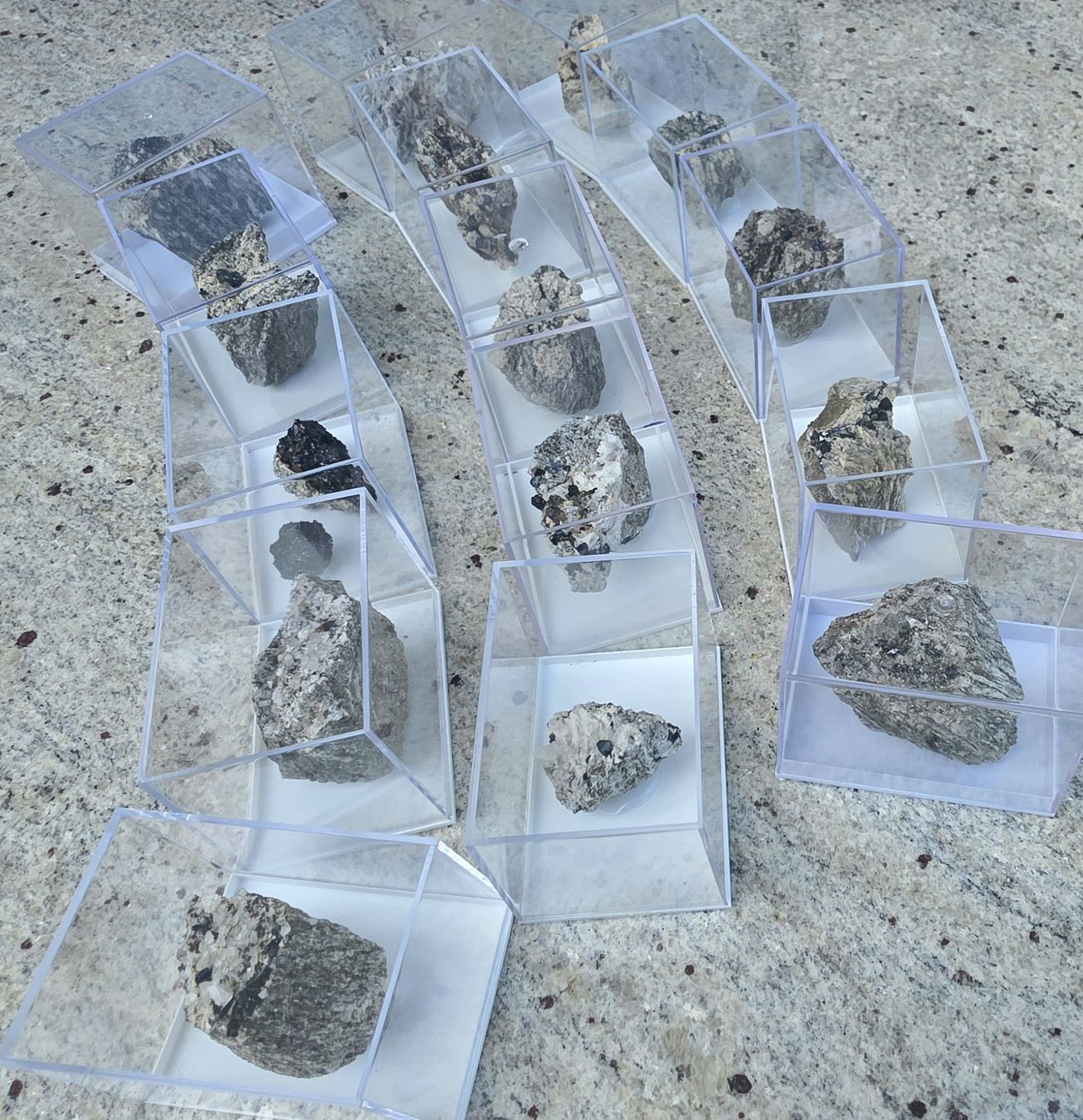 Minéraux & Lithothérapie: Mineralien Binntal 15 Stück Magnetit Ilmenit Rutil Hämatit – D'occasion à Glis par nbu_65ys 5