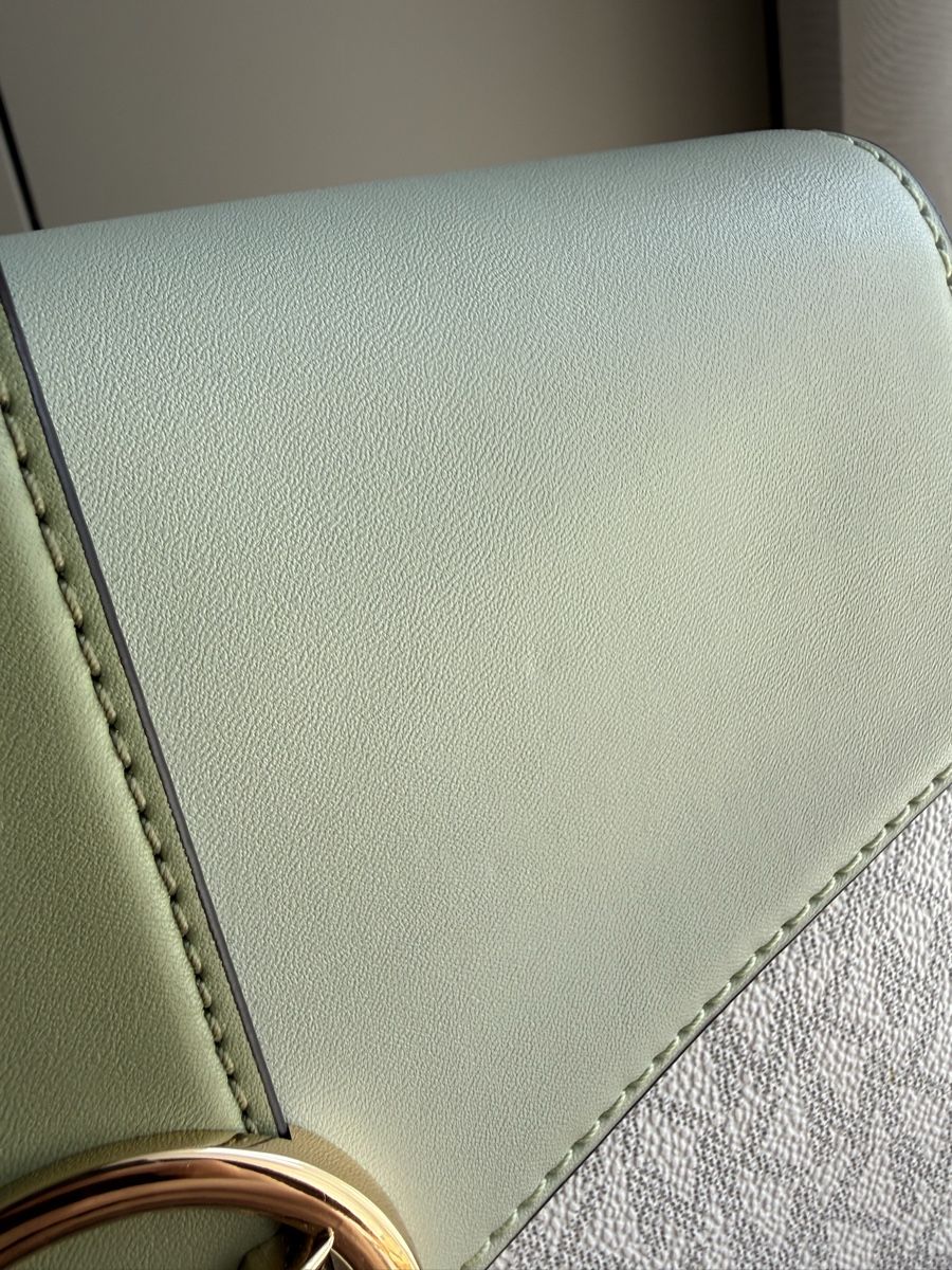 Michael Kors Taschen für Damen: Michael Kors Tasche Mint/Grün – Gebraucht aus Schocherswil von sav_f7dj 7
