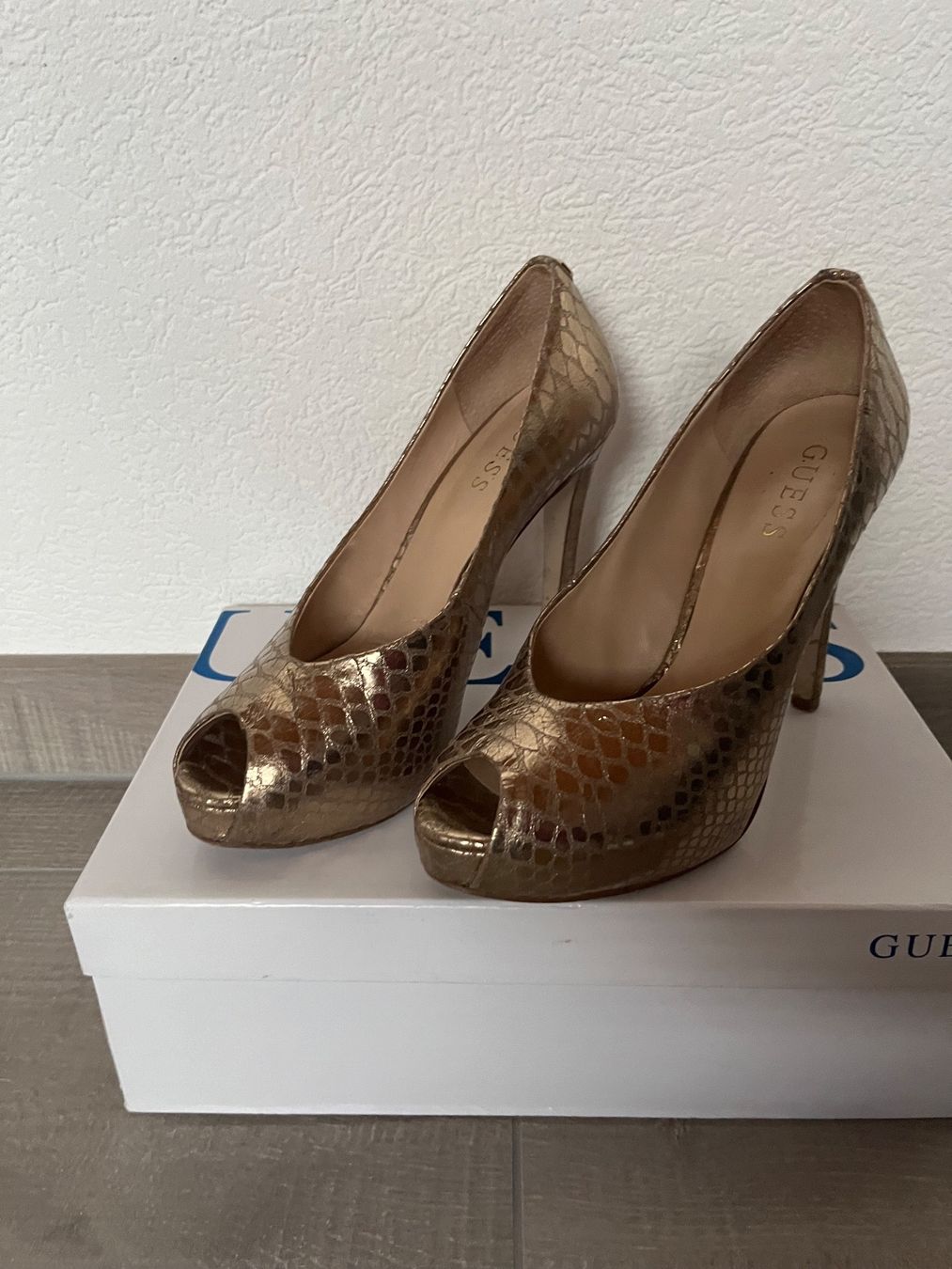 Guess Scarpe da donna: Escarpins 37 Guess – Usato da Estavayer-le-Lac venduto da mcha