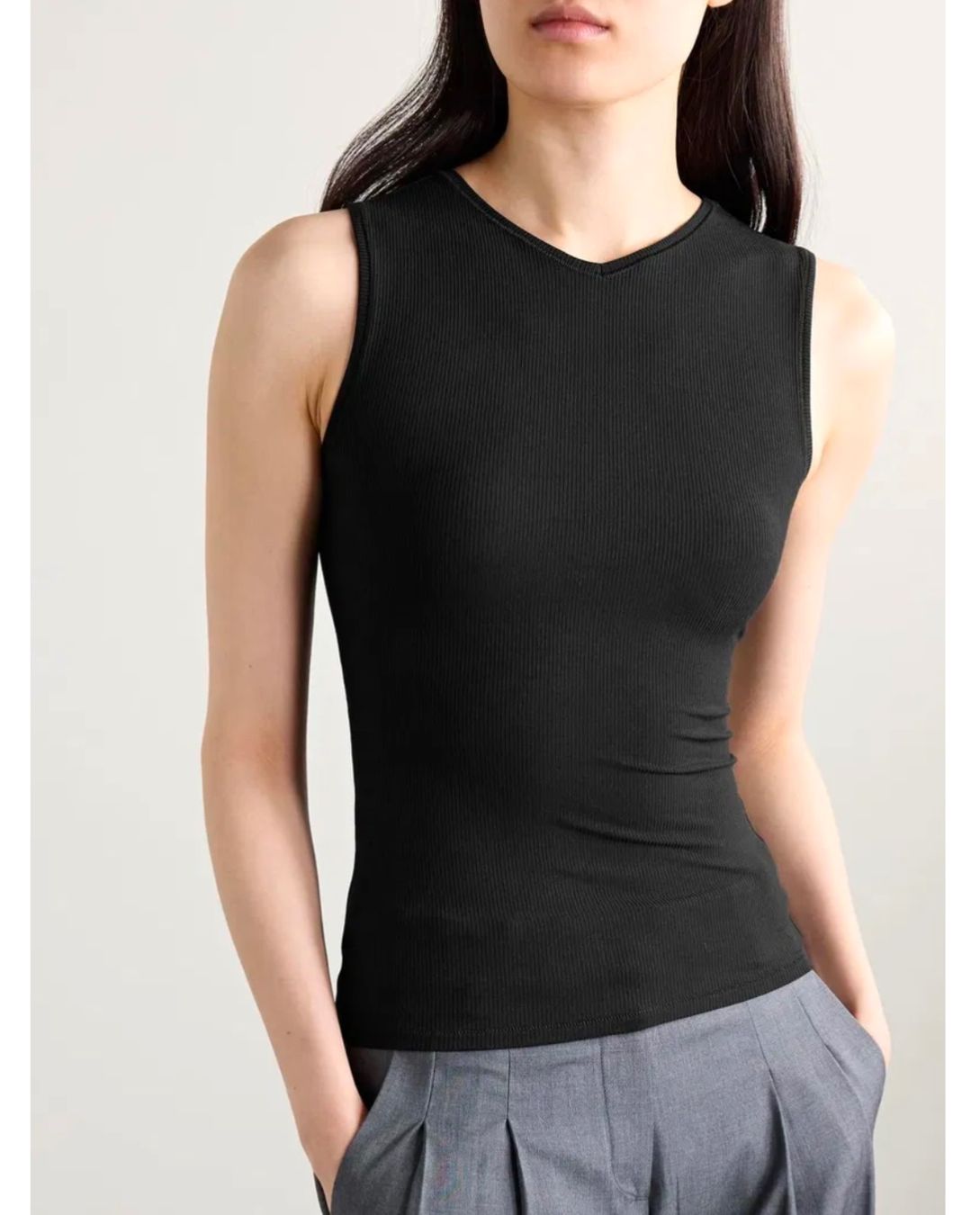 Skims Top: Skims Soft Lounge V-Neck Tank – Nuovo (secondo la descrizione) da Kriens venduto da qij_5ghs 2