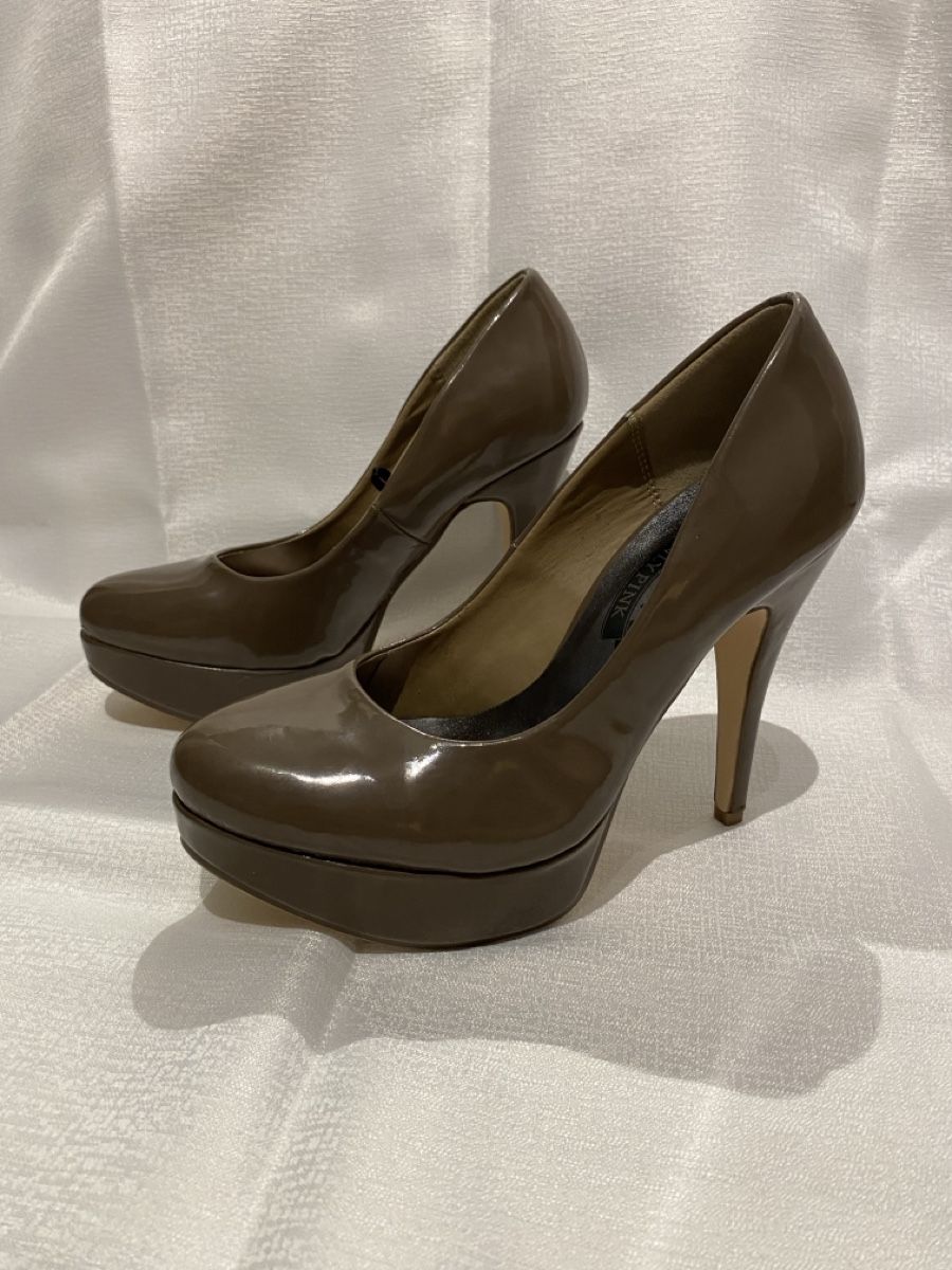 Scarpe da donna: Lack-Pumps braun Grösse 38 gebraucht – Usato da Hausen AG venduto da corinne_g