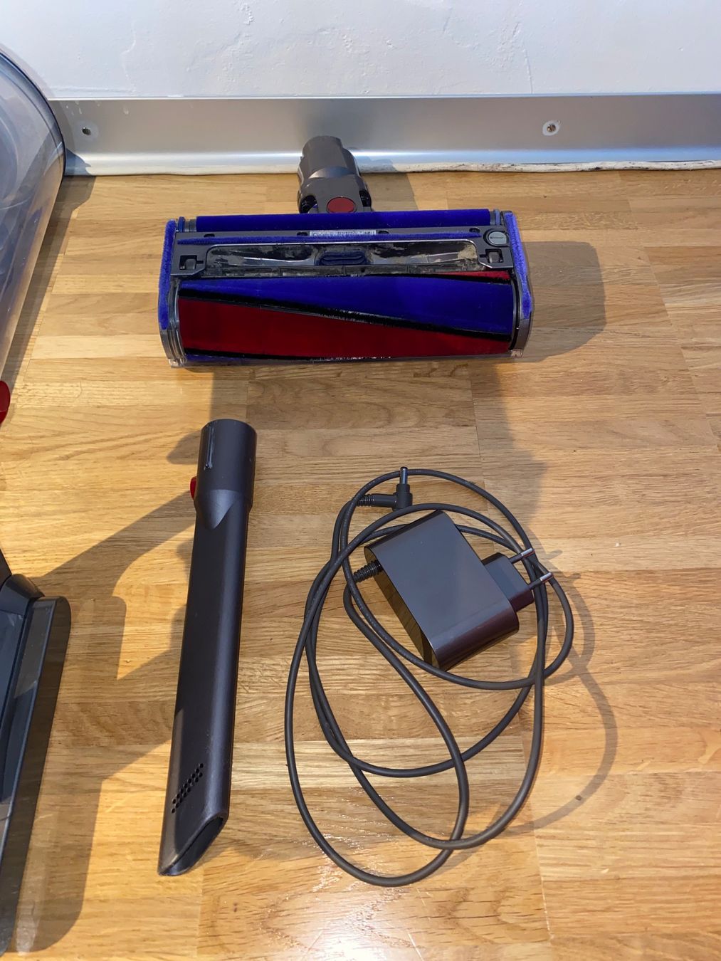 Dyson Aspirapolveri & Accessori: Dyson Staubsauger mit Zubehör und Ladekabel – Difettoso da Rotkreuz venduto da mia_dc2r 4