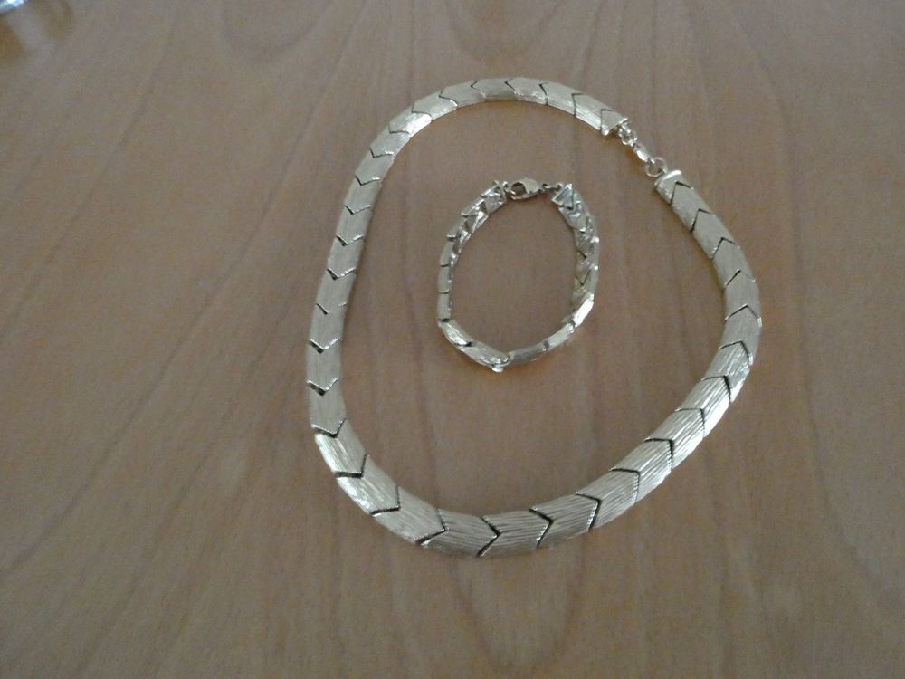 LOLIAS Gothic Schmuck Set - Spinne Choker Mit Armband Und Ohrringen