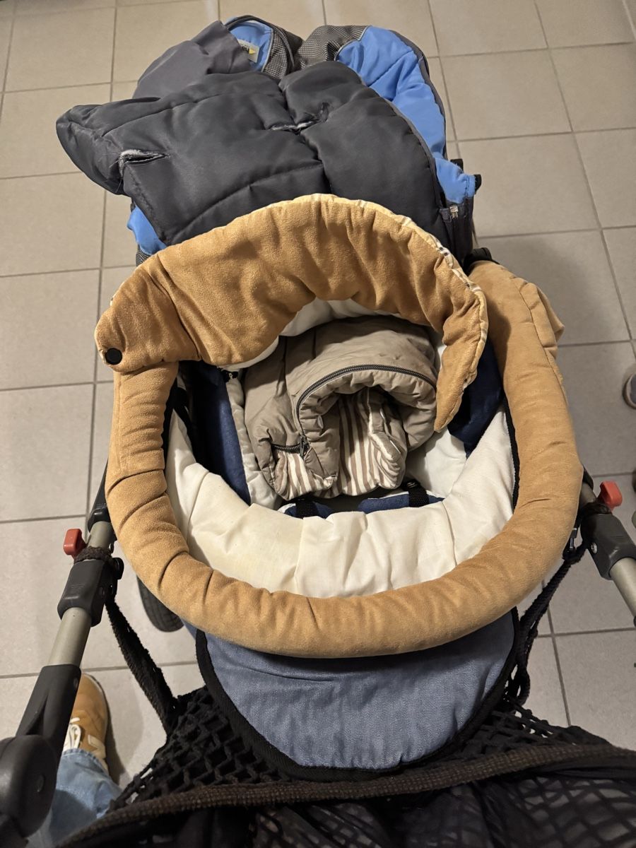 Carrozzine: Robuster Kombi-Kinderwagen mit Zubehör – Usato da Volketswil venduto da Fotohobby99 4