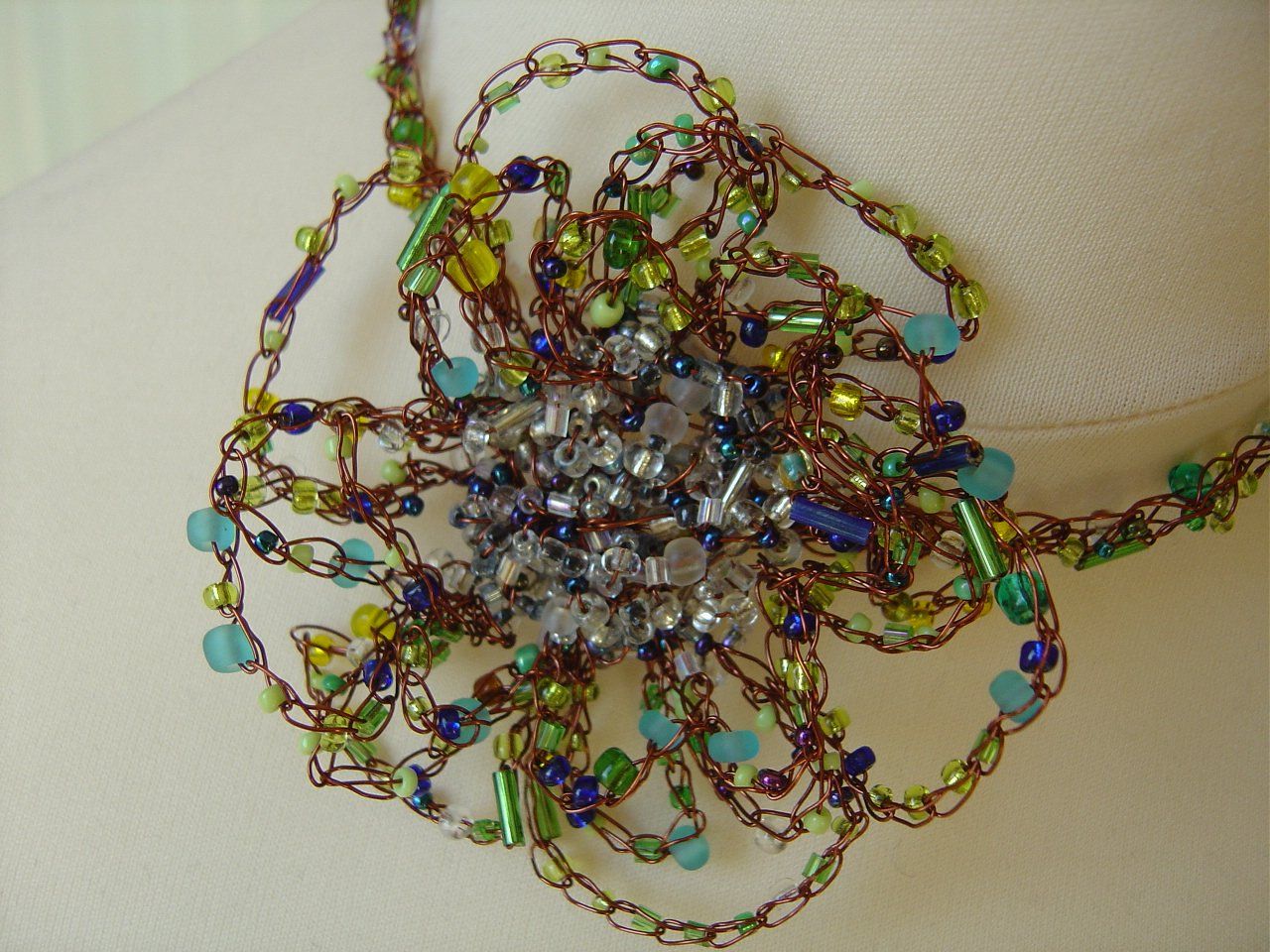 Catenine: Wunderschöner Schmuck - Beadwork "Daisy" – Nuovo (secondo la descrizione) da Füllinsdorf venduto da Bantrybay 1