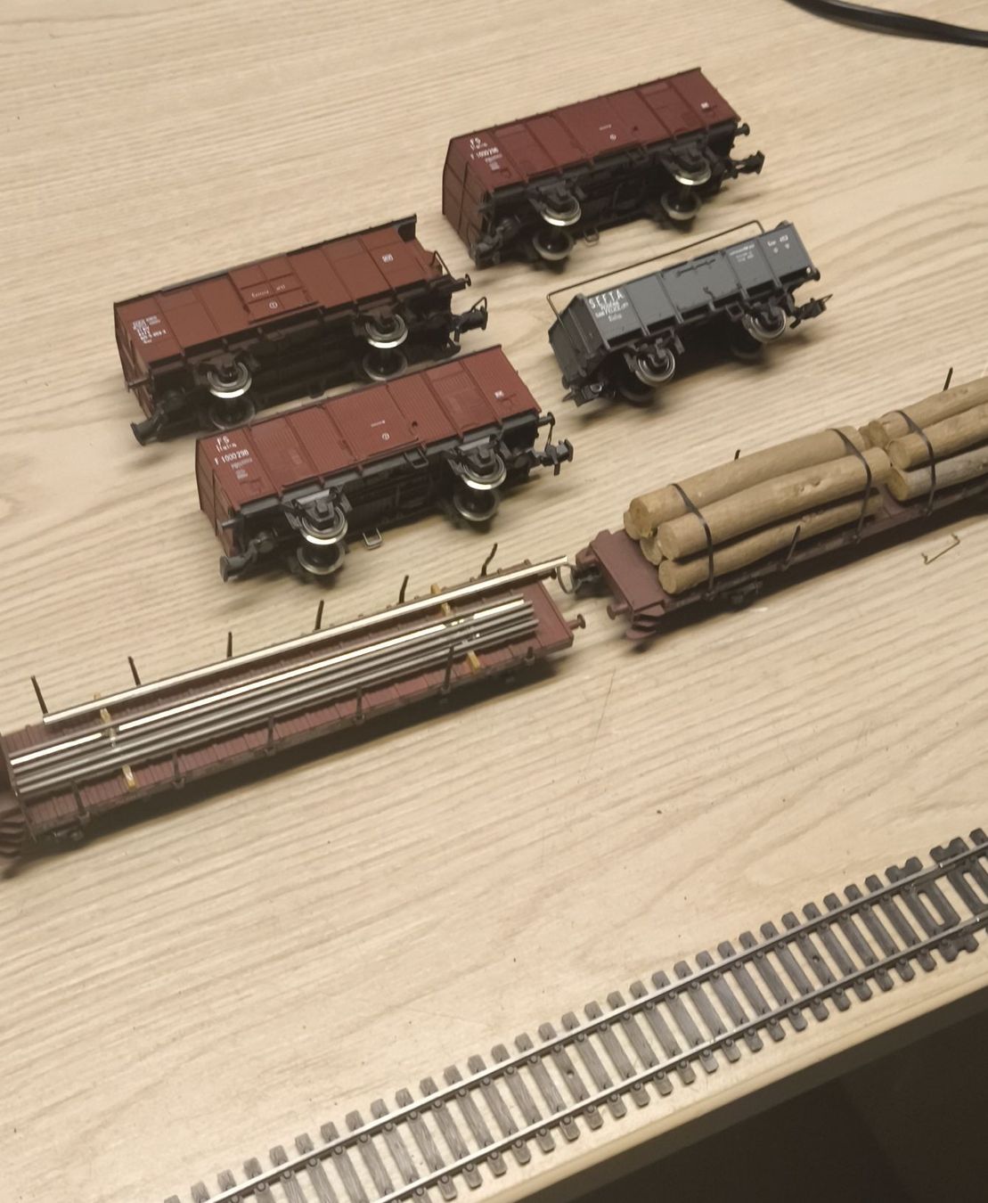 Rivarossi Modellini di ferrovie: Modellbahn Waggons Rivarossi HO gebraucht 6Stk. – Usato da Herzogenbuchsee venduto da ioa_zcm6