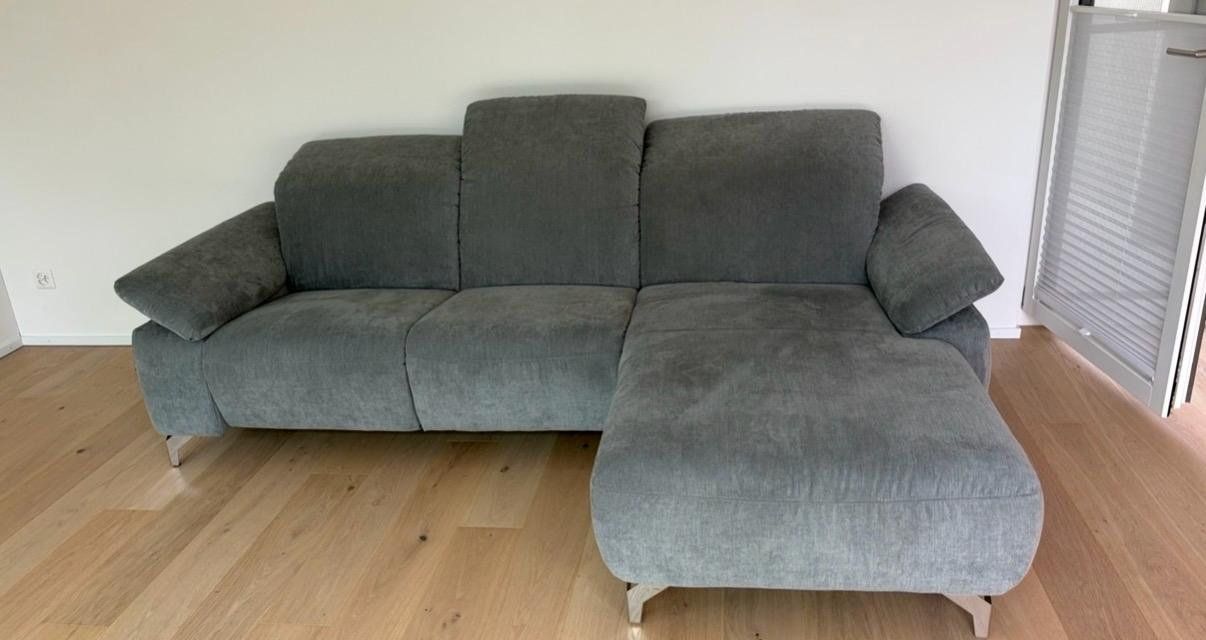 Divani: L-Sofa / Ecksofa mit Récamière, grau, 245 x 167 cm – Usato da Bassersdorf venduto da spoont 1