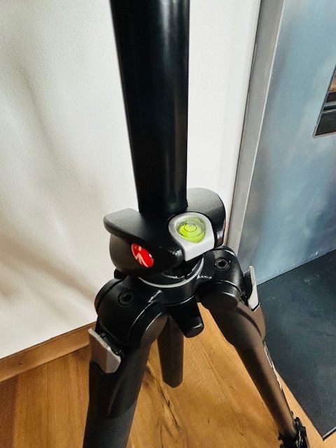 Manfrotto Stative & Köpfe: Manfrotto Stativ 804RC2 mit 3-Weg-Neiger – Gebraucht aus Lenk im Simmental von Kluane 2