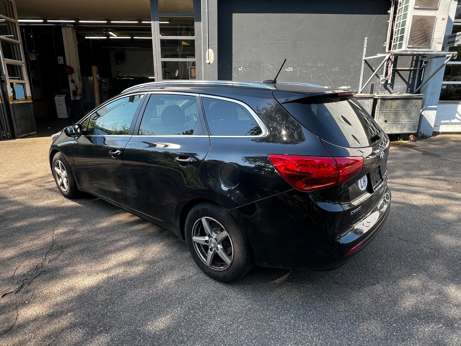 Kia Autos: KIA Ceed 1.6 GDI Kombi  manuel – Gebraucht aus Oberriet SG von jeepv8 1