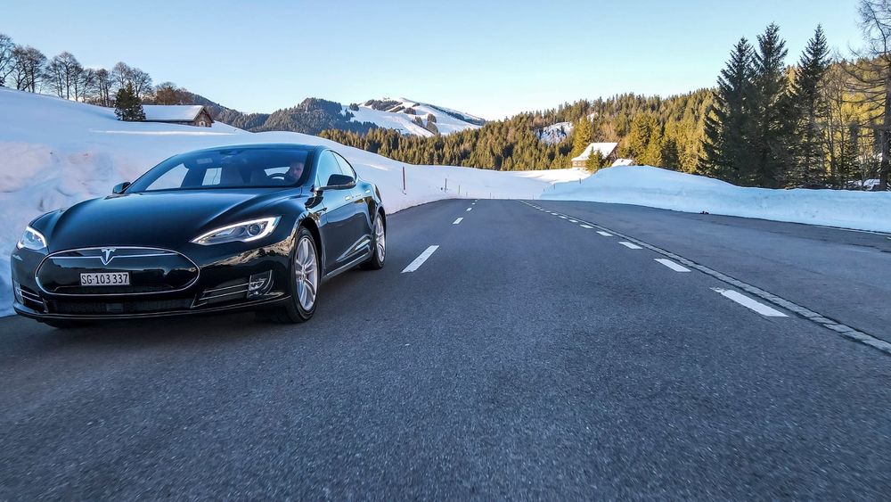 Tesla Model S P 85 D 772 ps