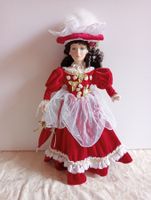 Porzellanpuppe rote Samt-Robe Sammlerstück Guter Zustand