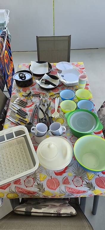 Piatti: Vaisselles de camping  – Usato da Cheseaux-sur-Lausanne venduto da Roxy.b