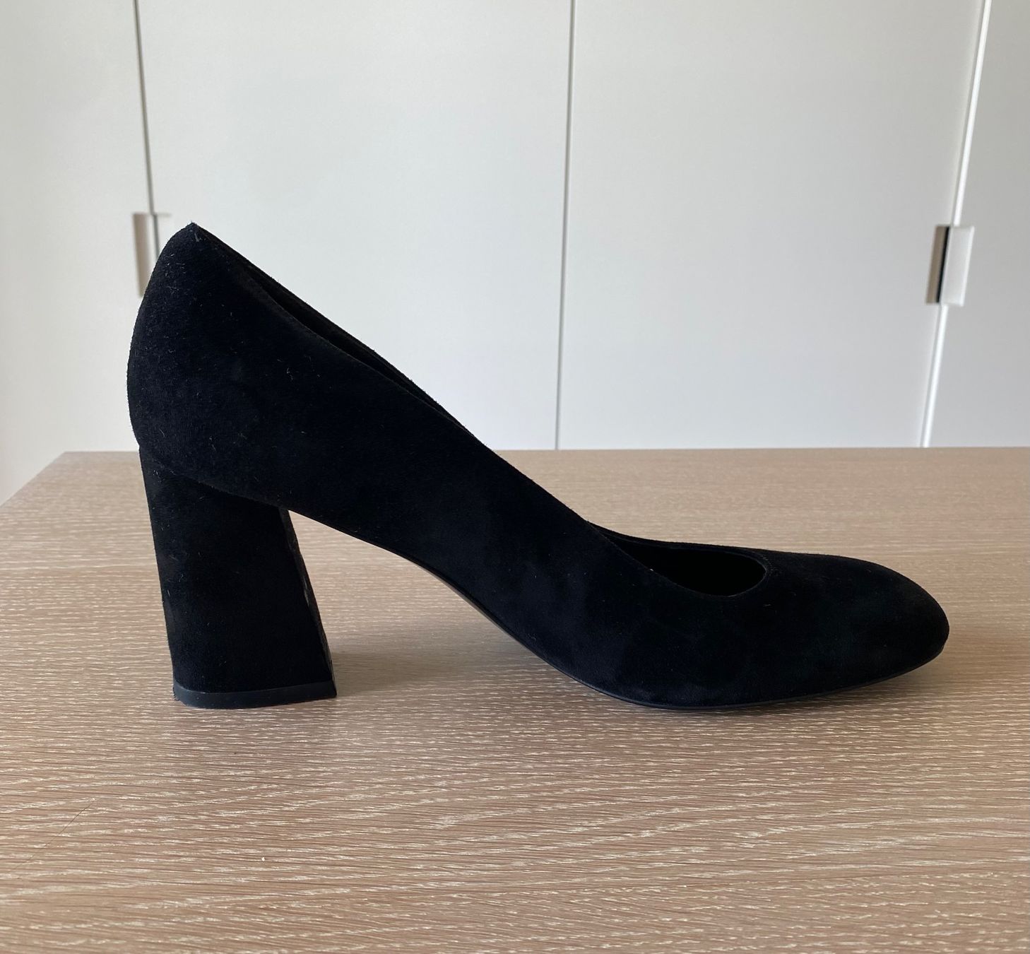 Stuart Weitzman Damenschuhe: Schwarze Stuart Weitzman Wildleder Heels – Neu (gemäss Beschreibung) aus Oberrieden von mar_8vmz 4