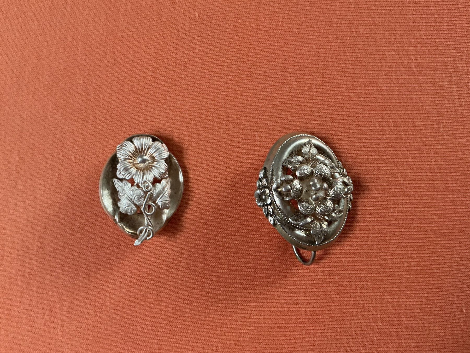 Pendentifs: Schweizer Trachtenschmuck der Berner Sonntagstracht – D'occasion à Stettlen par togram4 7