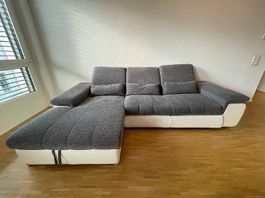 Gemütliches Ecksofa, ausklappbar, 2-teilig, guter Zustand