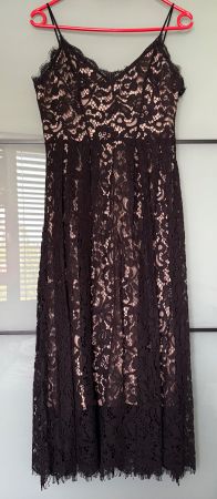 Schönes Spitzenkleid in Schwarz