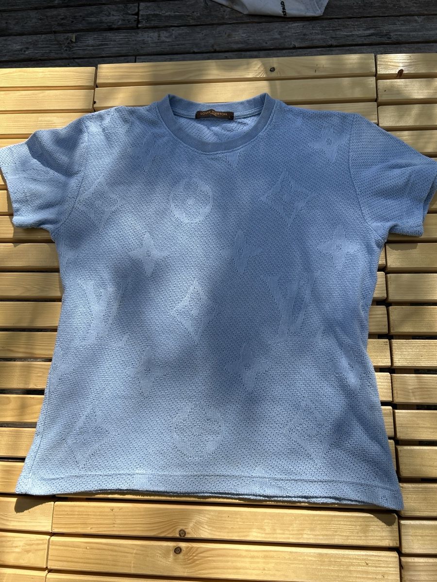 Louis Vuitton T-shirt: Louis Vuitton Pullover hellblau Grösse L  – Usato da Teufen AR venduto da Sommer9053