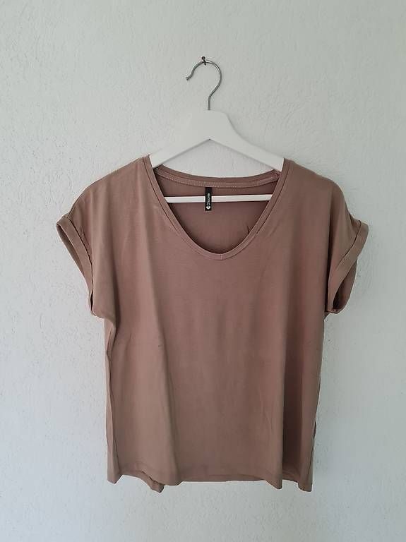 T-shirt: Nudefarbenes T-Shirt – Usato da Laufen venduto da Loli42