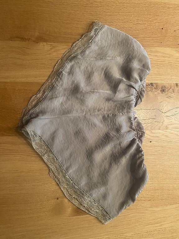 Hosen: Oysho Seidige Pyjamahose mit Spitze  Gr. M – Gebraucht aus Aadorf von cel_z695 2