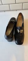 MOCASSINS EN CUIR NOIR GRAINÉ SALVATORE FERRAGAMO  T : 40,5