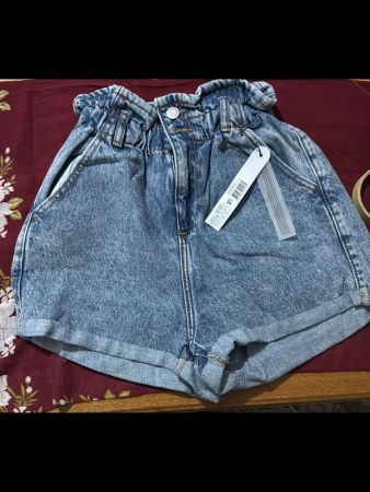 short en jean taille 34, neuf avec étiquette