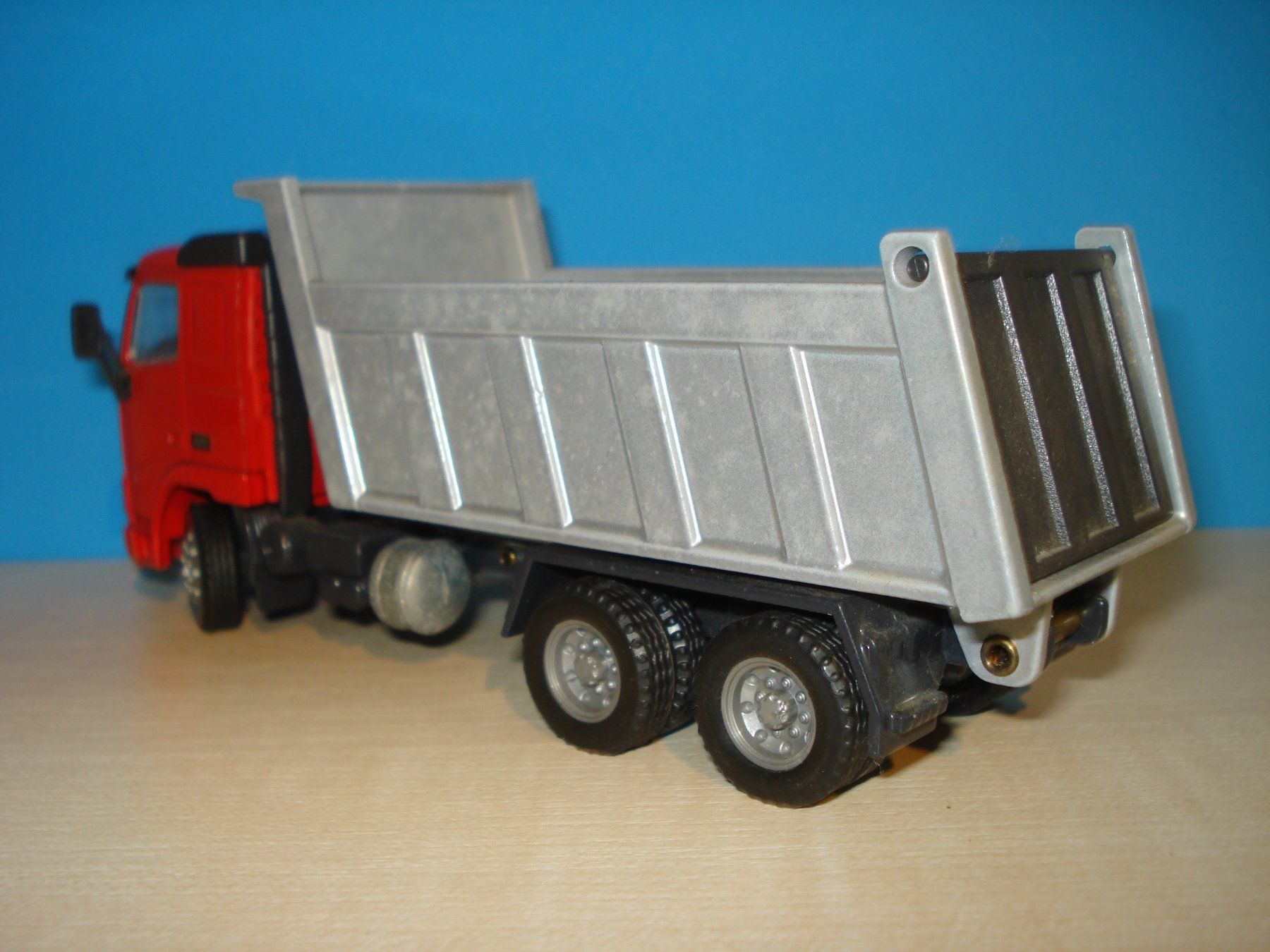 Joal Kit di modellismo & Modellini statici: VOLVO FH 12/420 Kipplaster – Usato da Mitlödi venduto da worker04 1