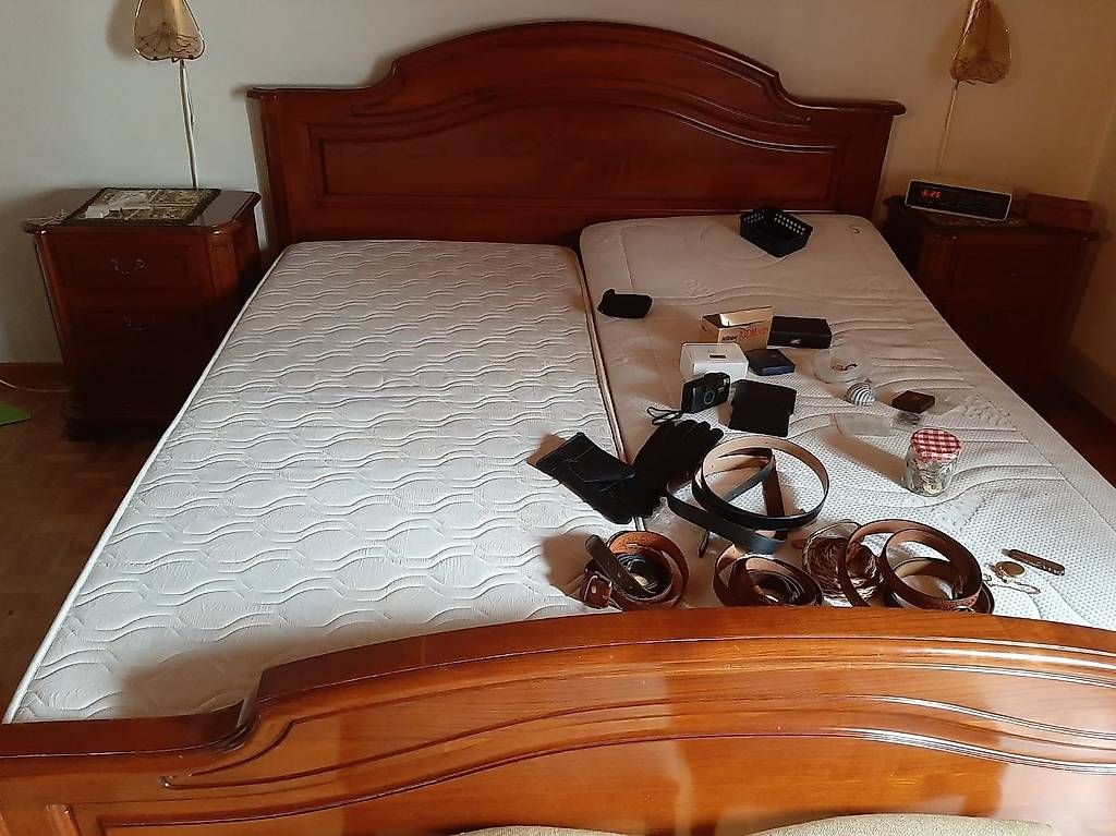 Letti: Komplettes massives Kirschbaum Schlafzimmer – Usato da naters venduto da yvi1965 2