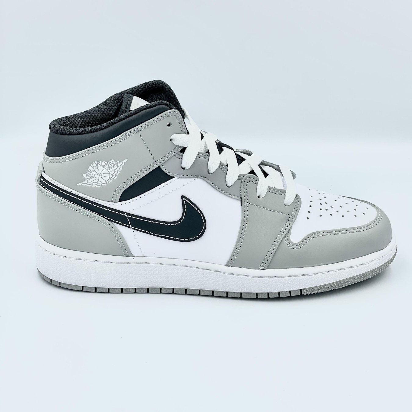 Jordan Damenschuhe: Jordan 1 Mid Light Smoke Grey EU 38 – Neu und originalverpackt aus Erlinsbach von sasneakers 1