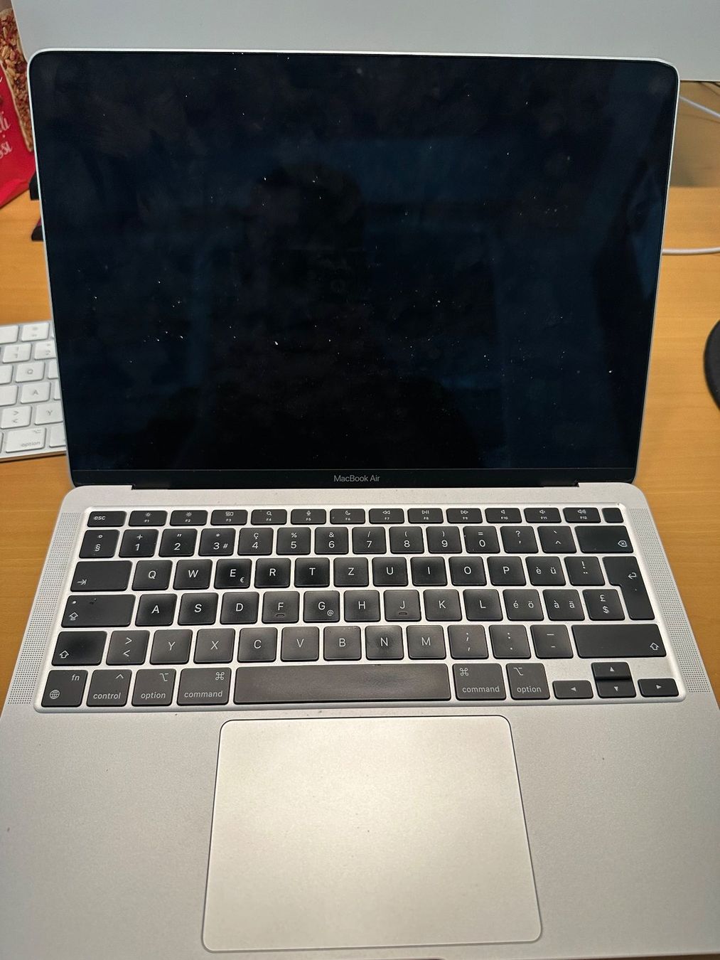 Apple Notebooks: MacAir A2337 (MacBook Air 2020, 13") – Defekt aus Aarau von bau_lp5q