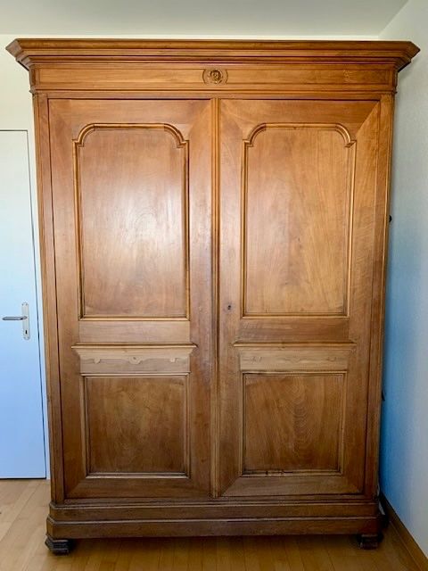 Schränke: Nussbaumschrank – Gebraucht aus Riehen von fellow01